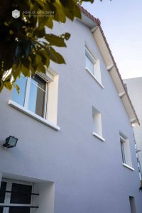 Augmentation de 8 % des primes d&rsquo;assurance habitation étudiante : astuces pour réduire vos coûts