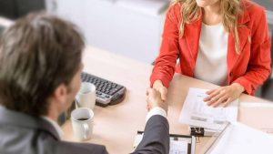 Assurances : un fardeau financier croissant pour étudiants et seniors